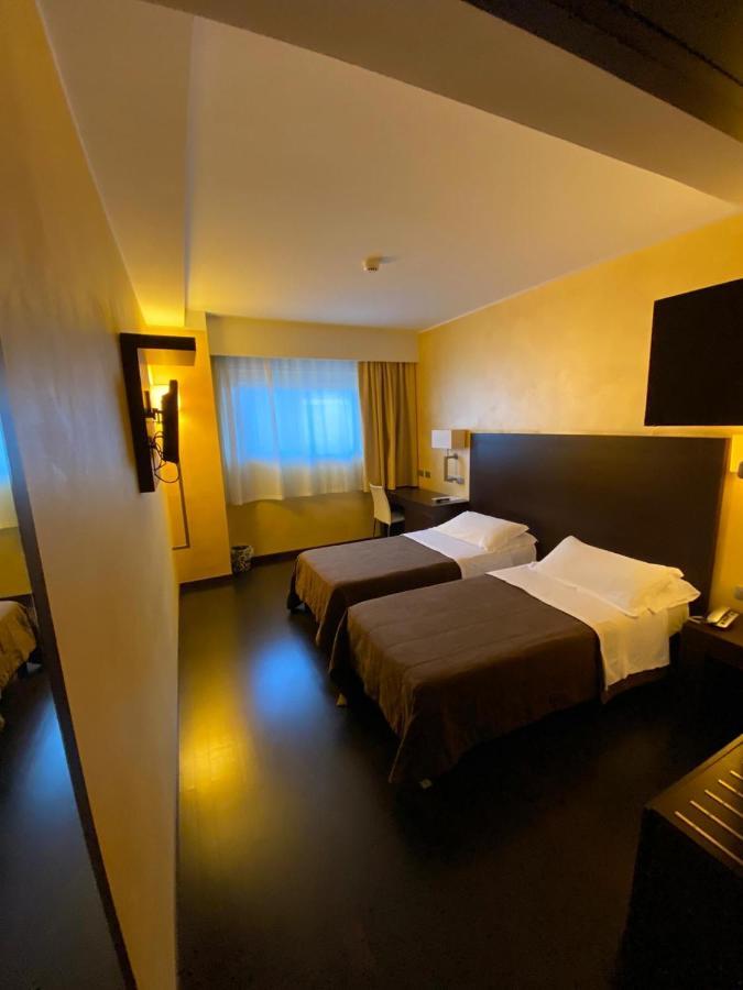 Single Room,642765255:JPEG